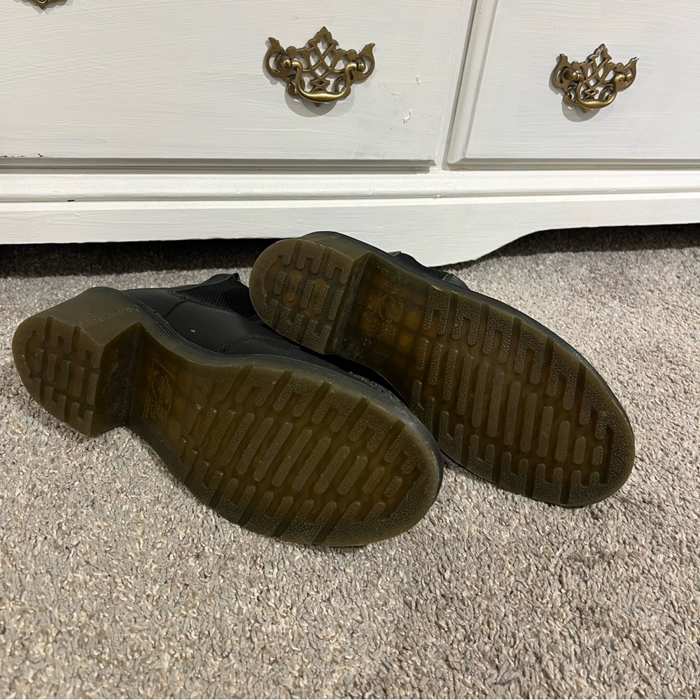 Dr. Martens 2976 Leather Chelsea Boots - Picture 8 of 9